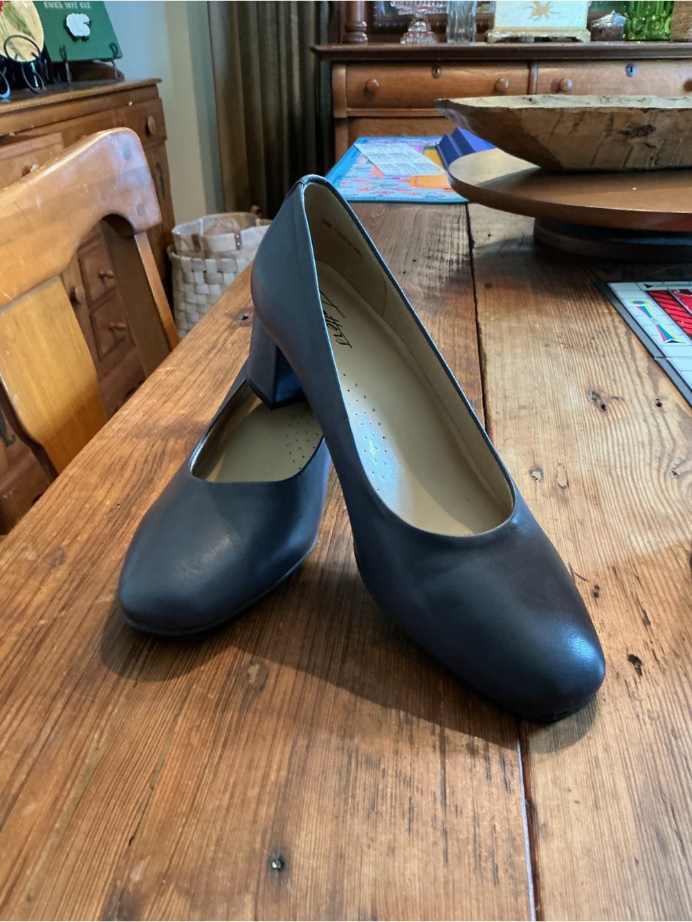Classic Women's Navy Block Heel Pumps - 9 - Comfortable Everyday Dress Shoes